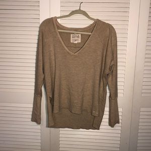 Billabong tan sweater size M.